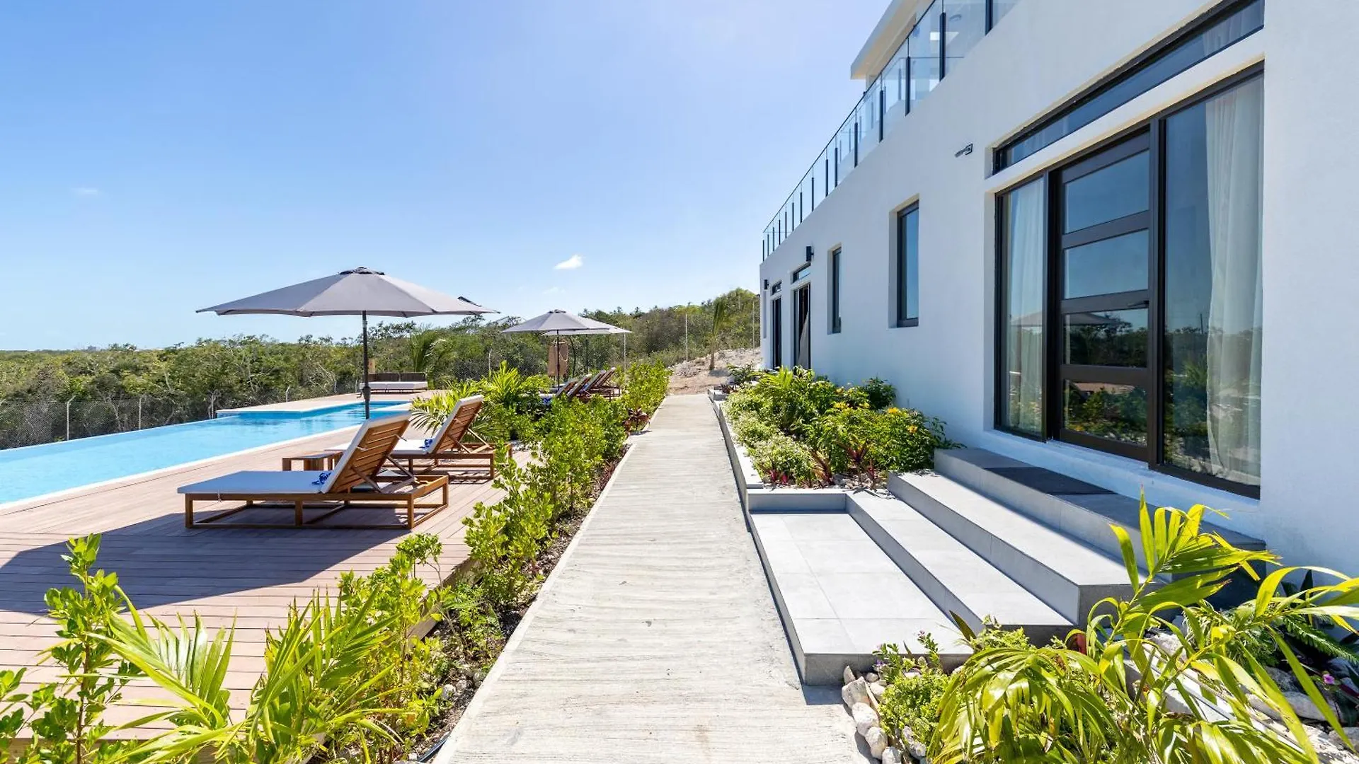 Sienna I Long Bay Retreat I Luxury Stay Near Grace Bay & Long Bay Beach